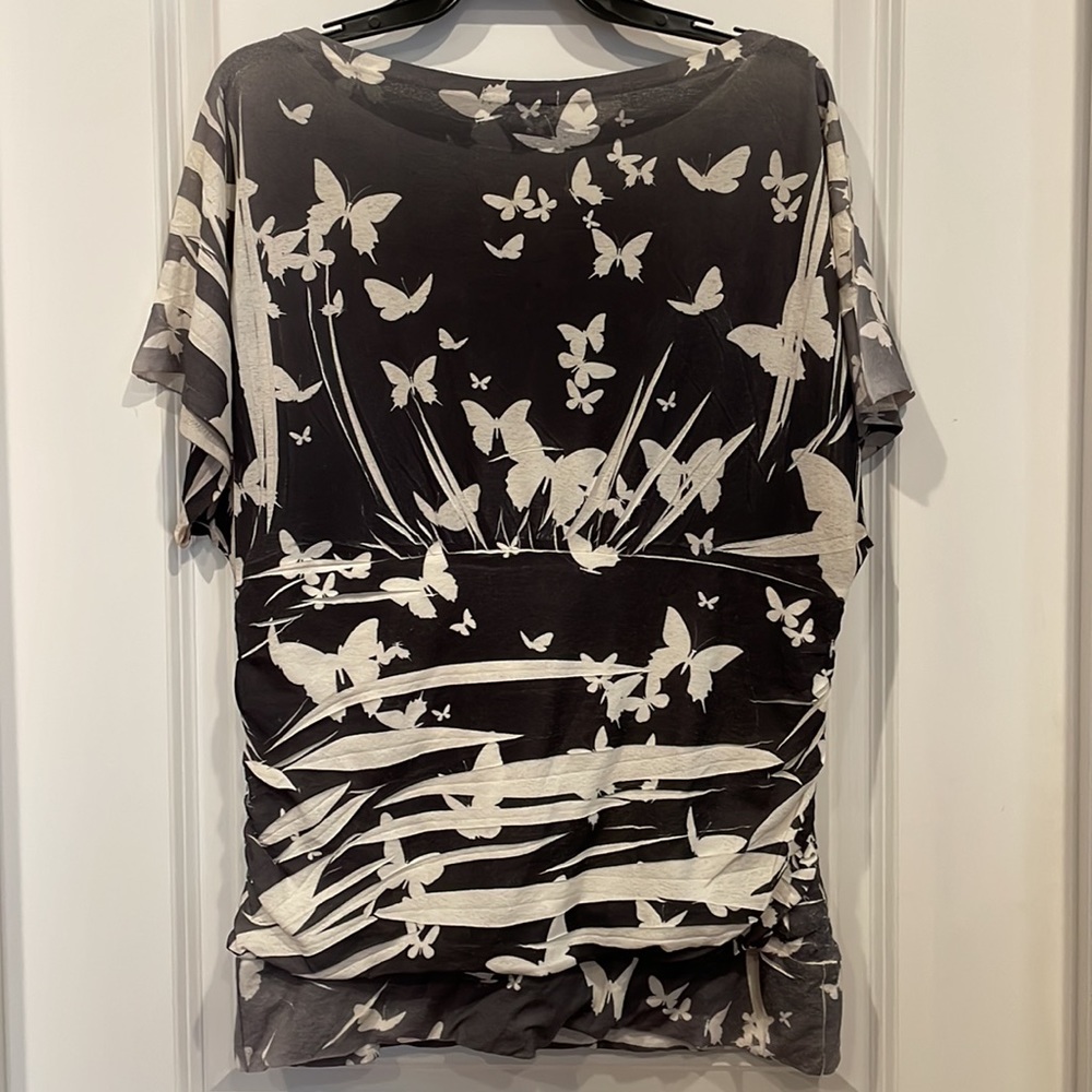 Ladies top. - Picture 4 of 4